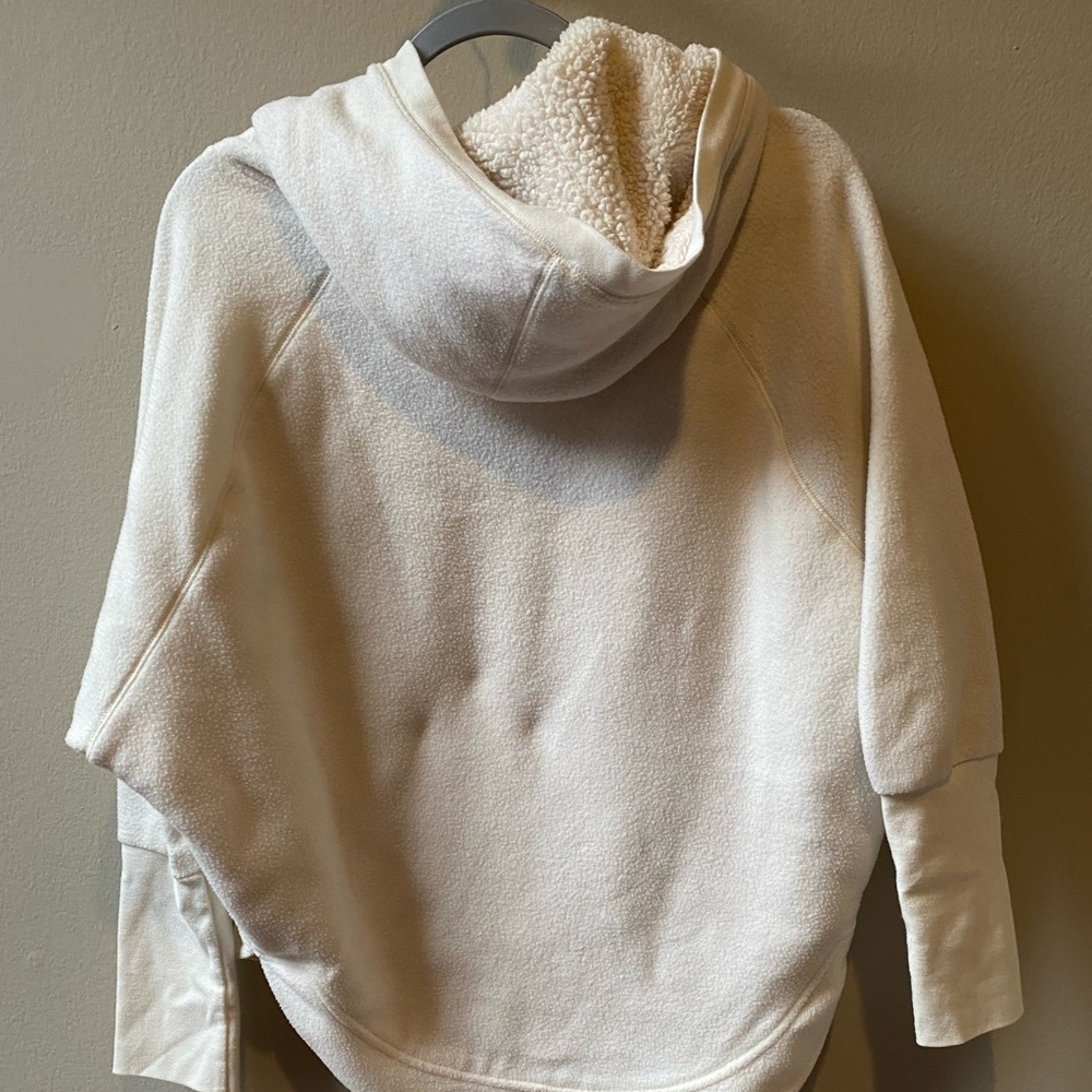 Alo Yoga fleece sweatshirt